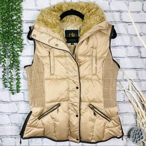 -💙2/$40💙Metric Knits Gold Zip UP Fur Neck Lined Puffer Vest Size Medium